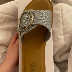 Womenswear H2K slippers